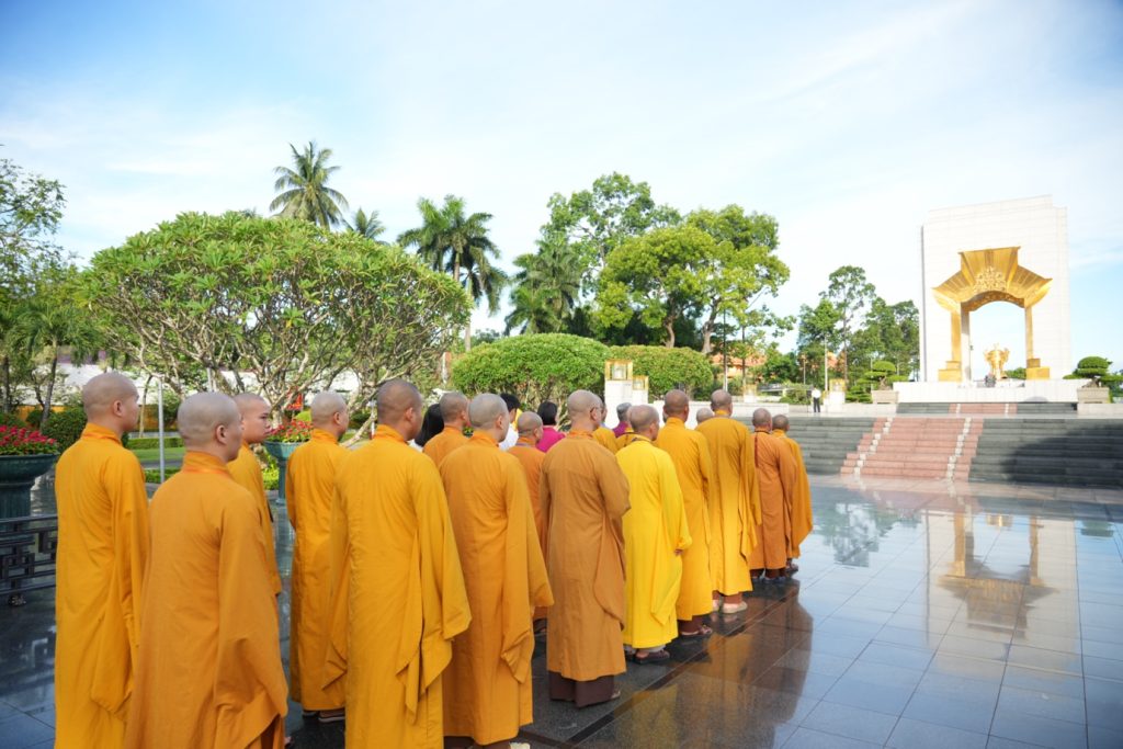 Lễ dâng hương tưởng niệm các AHLS trước thềm đại hội đại biểu Phật giáo TP. Hà Nội缩略图 Lễ dâng hương tưởng niệm các AHLS trước thềm đại hội đại biểu Phật giáo TP. Hà Nội