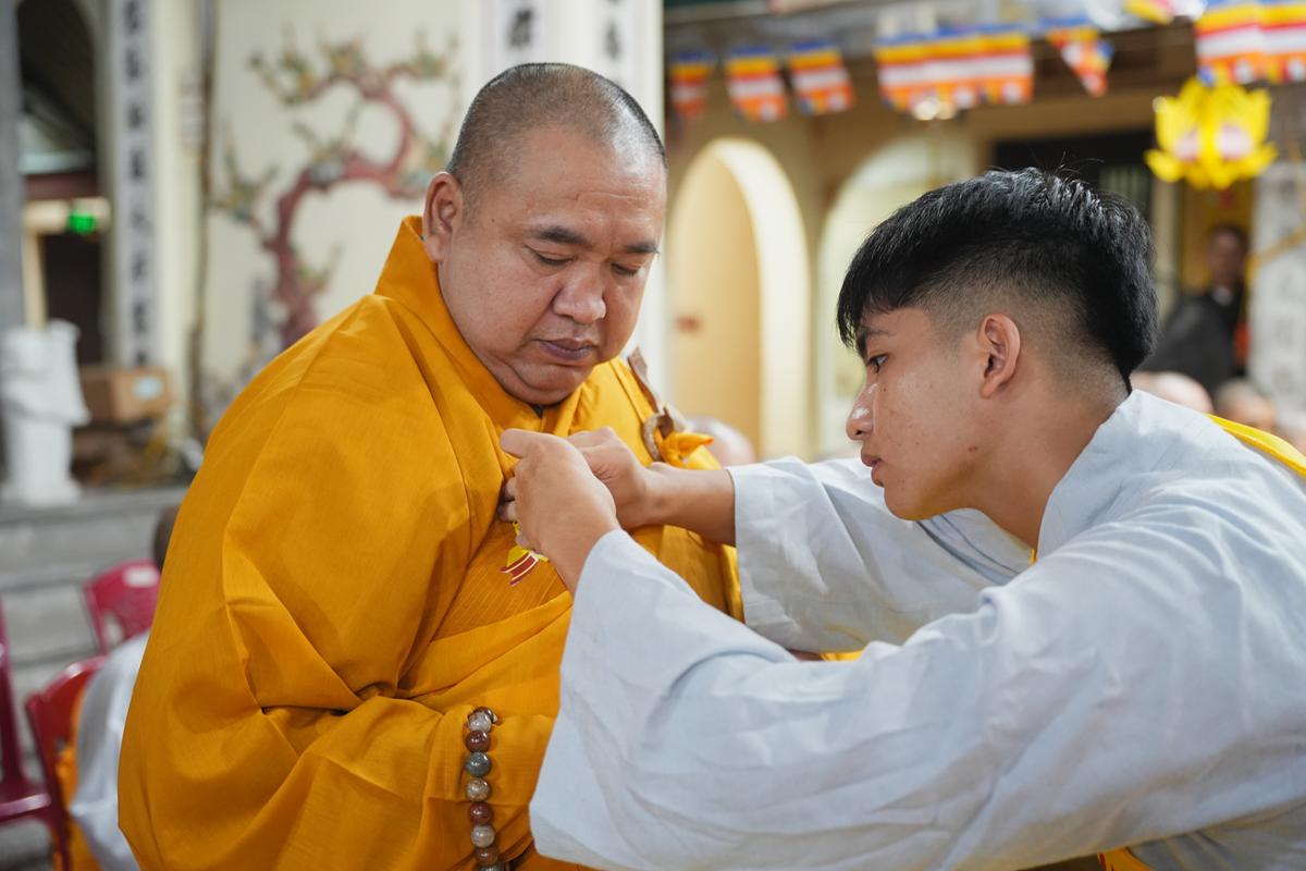Hà Nội: Những lắng đọng còn mãi trong lễ Vu Lan – Bông hồng cài áo tại chùa Tương Mai