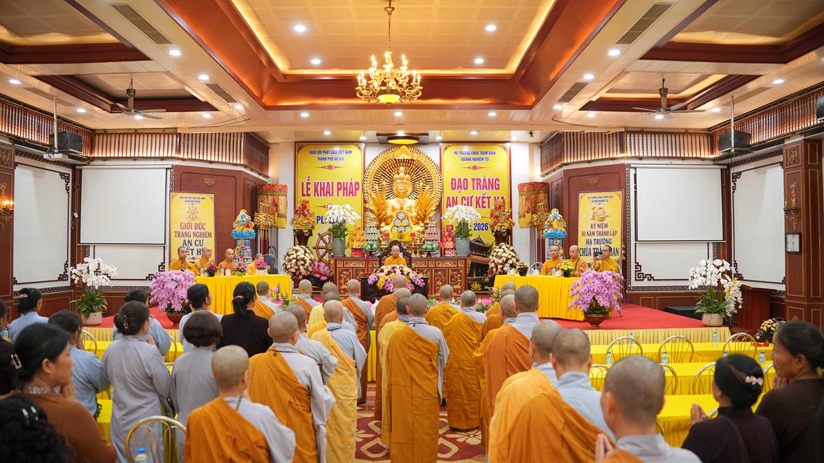 Đoàn Phân ban Ni giới TW khu vực phía Bắc thăm, cúng dàng các trường hạ tại Hà Nội nhân mùa an cư PL.2570