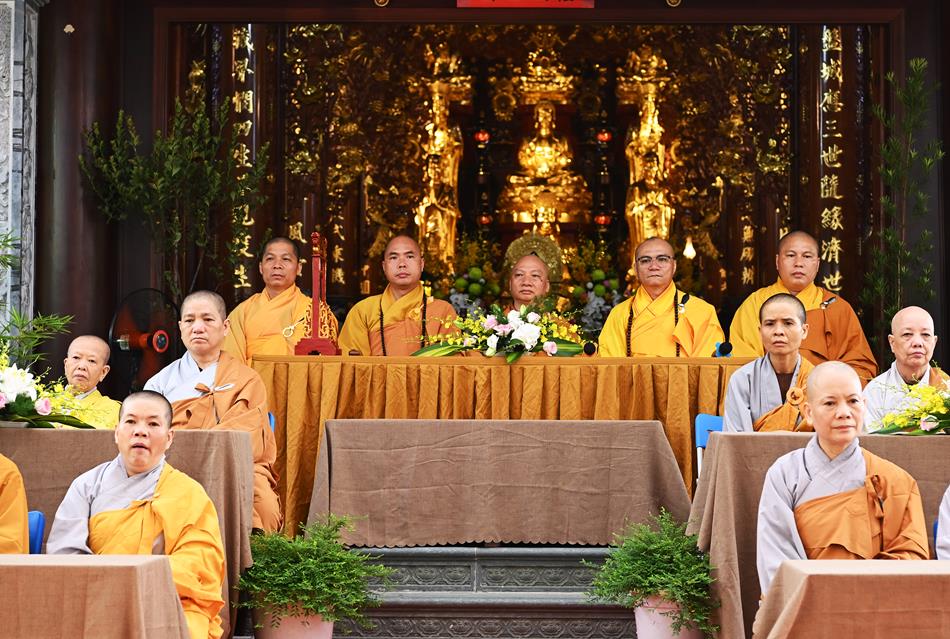 https://phattu.vn/ha-noi-dai-le-vu-lan-bao-hieu-va-nghi-le-cai-hoa-hong-tai-to-dinh-van-phuc.html