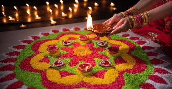 NGHỆ THUẬT RANGOLI SẮC MÀU TÂM LINH
