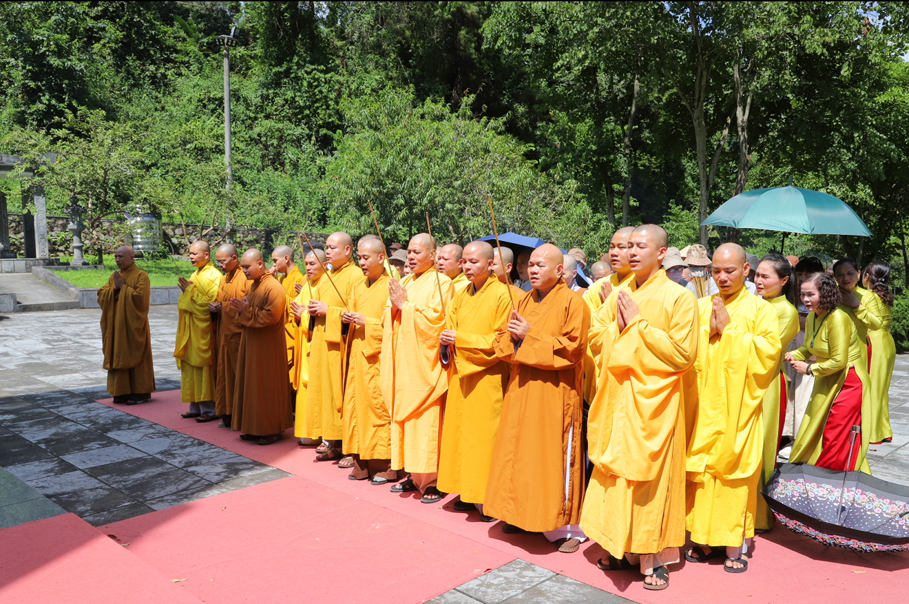 Sơn La: Ban Trị sự GHPGVN tỉnh dâng hương tri ân các anh hùng liệt sĩ trước thềm Đại hội