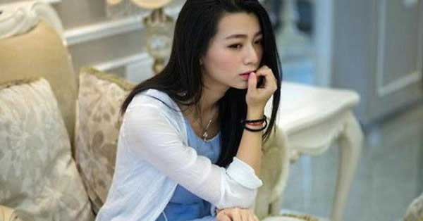 Chồng bất ngờ vứt vào mặt tôi cục tiền rồi yêu cầu một việc khiến tôi &amp;apos;đứng hình&amp;apos;