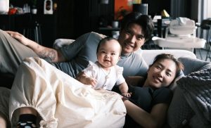 Cuộc sống của &amp;apos;đả nữ màn ảnh Việt&amp;apos; khi làm mẹ ở tuổi U50