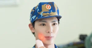 Erik liên tục phải xin lỗi