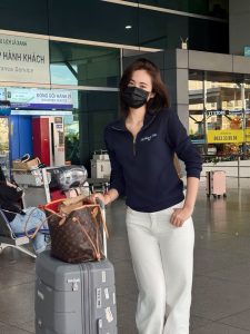 Hoa hậu Ý Nhi trở lại Úc hoàn thành việc học, hé lộ cột mốc đặc biệt vào tháng 11