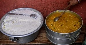 Hơn 30 học sinh nhập viện sau bữa trưa, nghi do ăn nhầm bột giặt