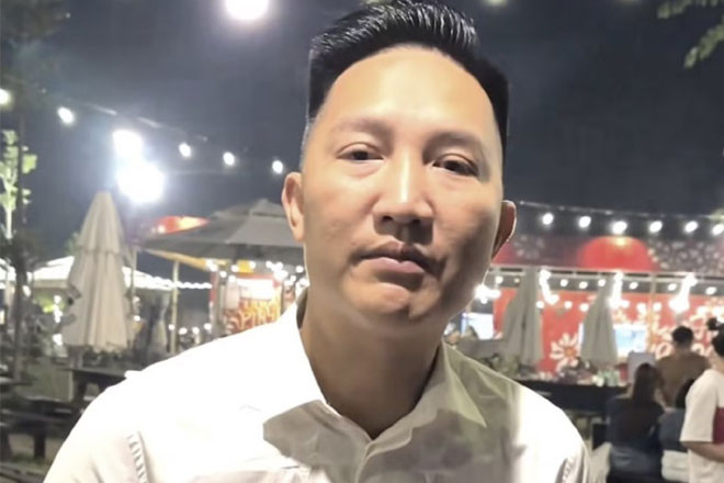 Huấn Hoa Hồng là ai?
