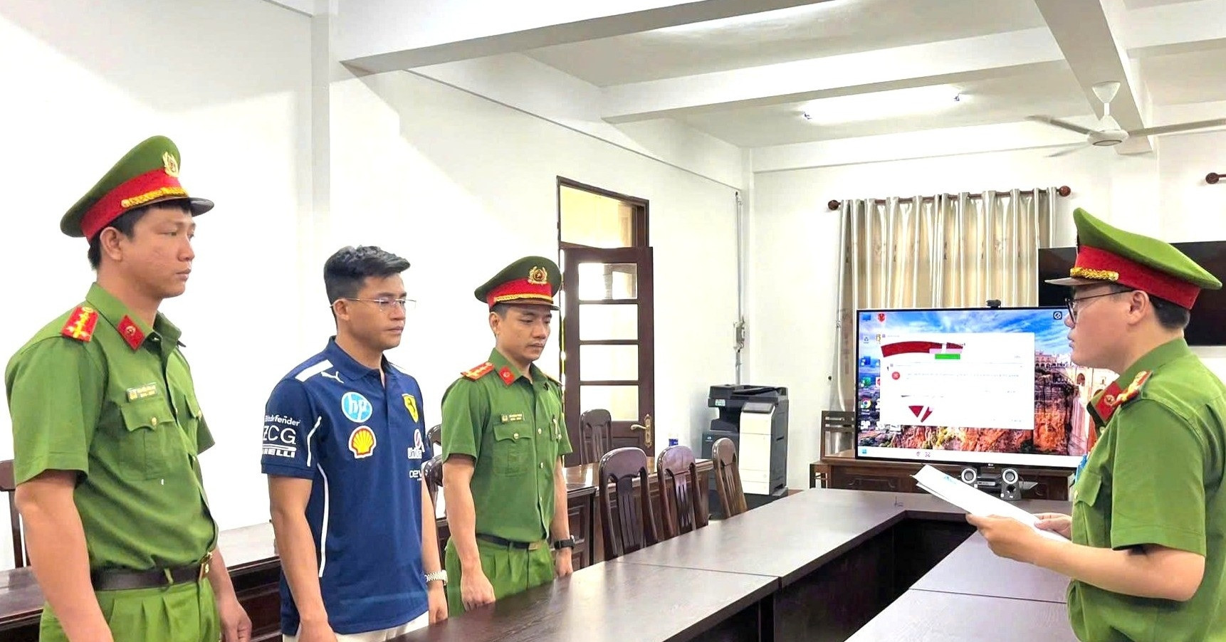 Khởi tố chủ cửa hàng buôn bán hơn 1.800 sản phẩm &amp;apos;hàng hiệu rởm&amp;apos;
