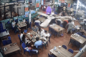 Lời khai của 2 thanh niên trêu ghẹo cô gái, đánh bạn trai trong quán ăn