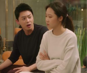 Mang bầu nghén mệt mà chồng lại sang nhà bạn xem đá bóng, tôi định dỗi thì choáng khi thấy biến động số dư
