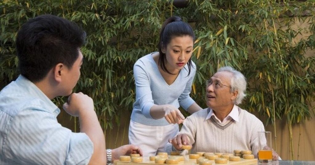 Nghỉ hưu sống cùng con gái, một quyết định của tôi khiến con rể từng muốn đuổi khéo đến cung phụng bố vợ vô điều kiện