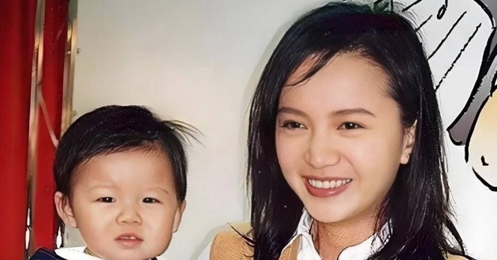 &amp;apos;Ngọc nữ vạn người mê&amp;apos; từ bỏ hào quang, làm mẹ đơn thân hơn 2 thập kỷ