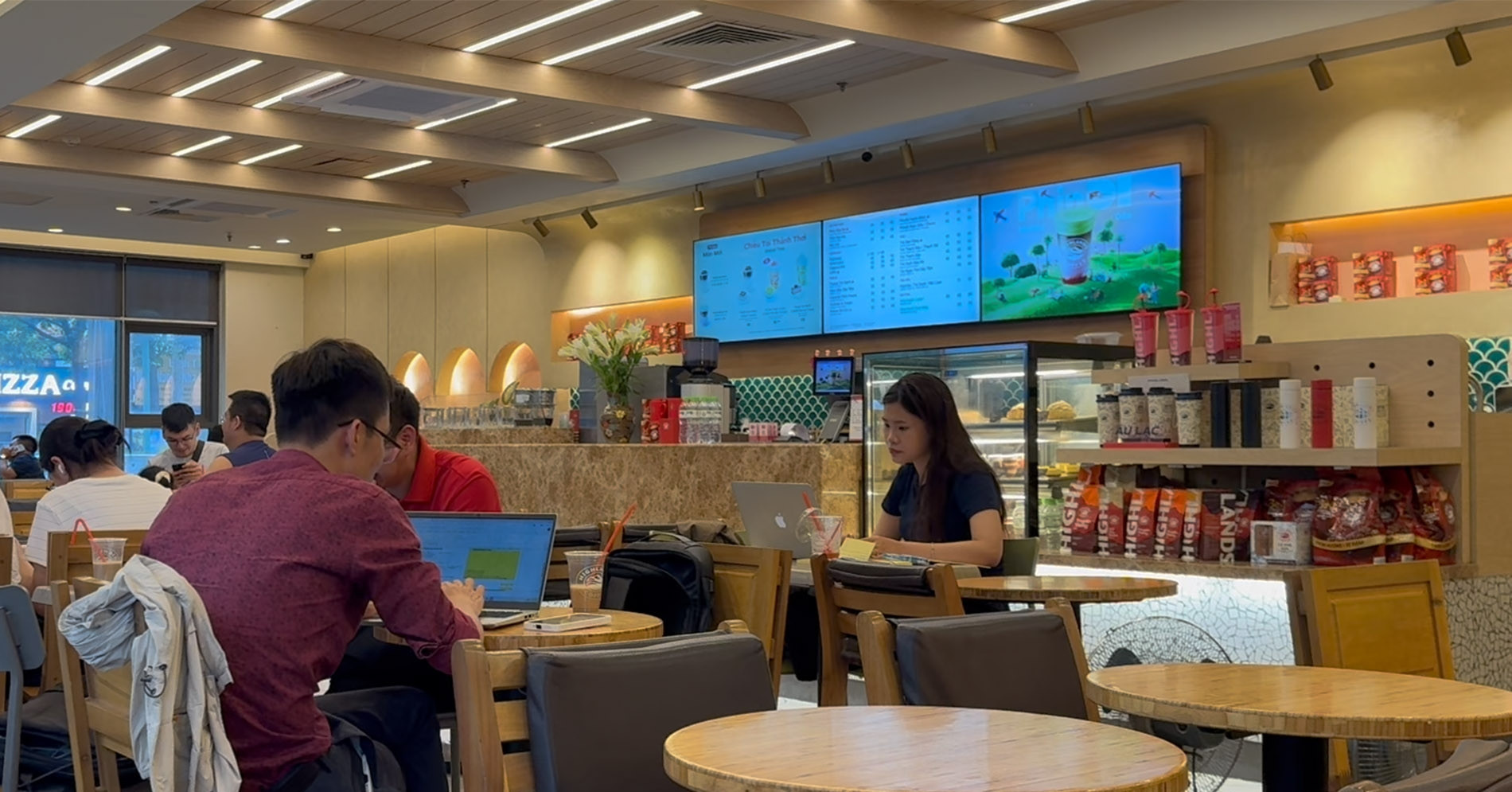 Phải trả tiền bản quyền để mở nhạc, chủ quán cà phê nói gì?