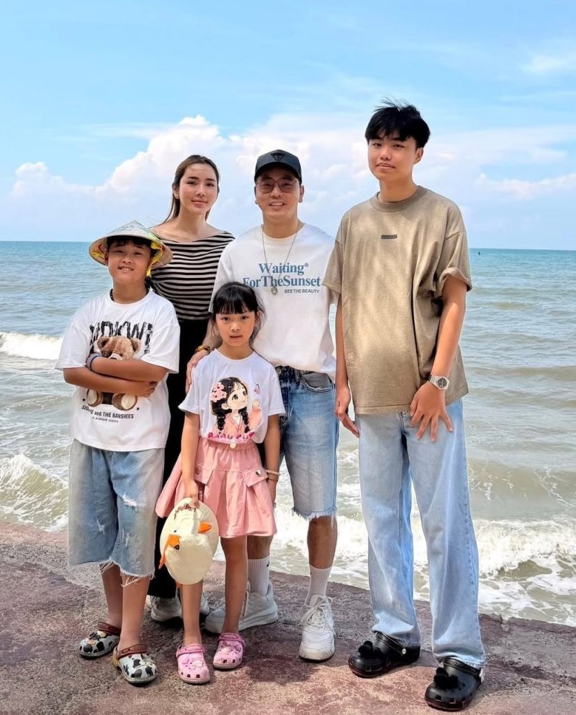 Ưng Hoàng Phúc chia sẻ ảnh con chung con riêng không khoảng cách