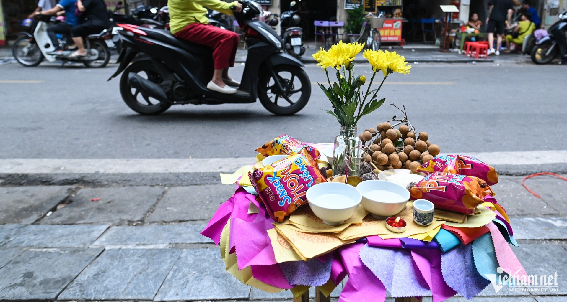 Văn khấn chúng sinh Rằm tháng 7 ngoài trời năm 2026 nhiều nhà tin dùng