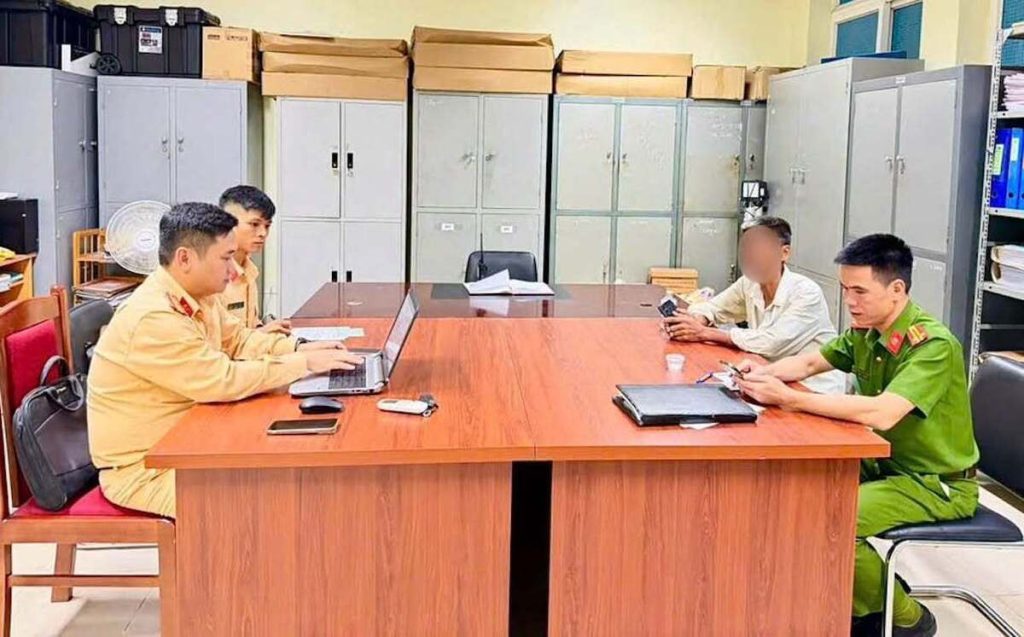 Vi phạm giao thông 96 lần, tài xế ở Phú Thọ bị phạt gần 500 triệu đồng缩略图 Vi phạm giao thông 96 lần, tài xế ở Phú Thọ bị phạt gần 500 triệu đồng