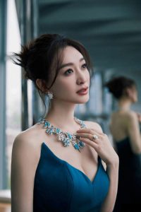 Vượt qua nỗi buồn sau đổ vỡ hôn nhân, Chị đẹp tự thưởng cho mình siêu xe tiền tỷ