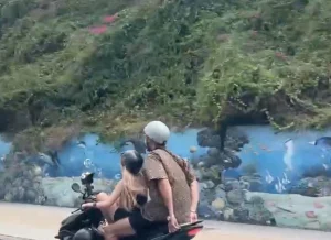 Xác minh clip bé gái nước ngoài lái xe máy ở Nha Trang