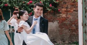 Yêu cô gái yếu chân từ lần đầu gặp, chàng trai Ninh Bình bế đi đăng ký kết hôn