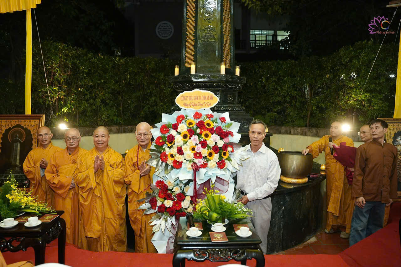 Ban Văn hóa Trung ương khánh thành Trụ Kinh Chuyển Pháp Luân đầu tiên tại Huế