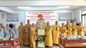 Ban Trị sự GHPGVN tỉnh Ninh Bình thăm, sách tiến hành giả Kết hạ An cư tại Trường hạ chùa Bút Thượng