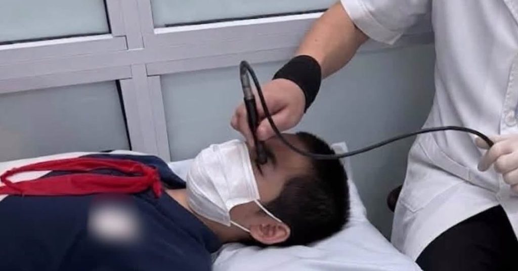 Bé trai 13 tuổi vỡ nhãn cầu sau cú bật ô của bạn