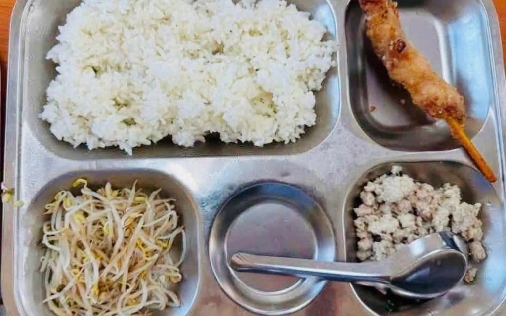 Bữa ăn bán trú Hà Nội: Quy trình chặt, vì sao vẫn xảy ra sự cố?缩略图 Bữa ăn bán trú Hà Nội: Quy trình chặt, vì sao vẫn xảy ra sự cố?