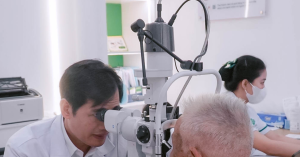 Cảnh báo nguy cơ suy giảm thị lực ở người cao tuổi nếu không điều trị kịp