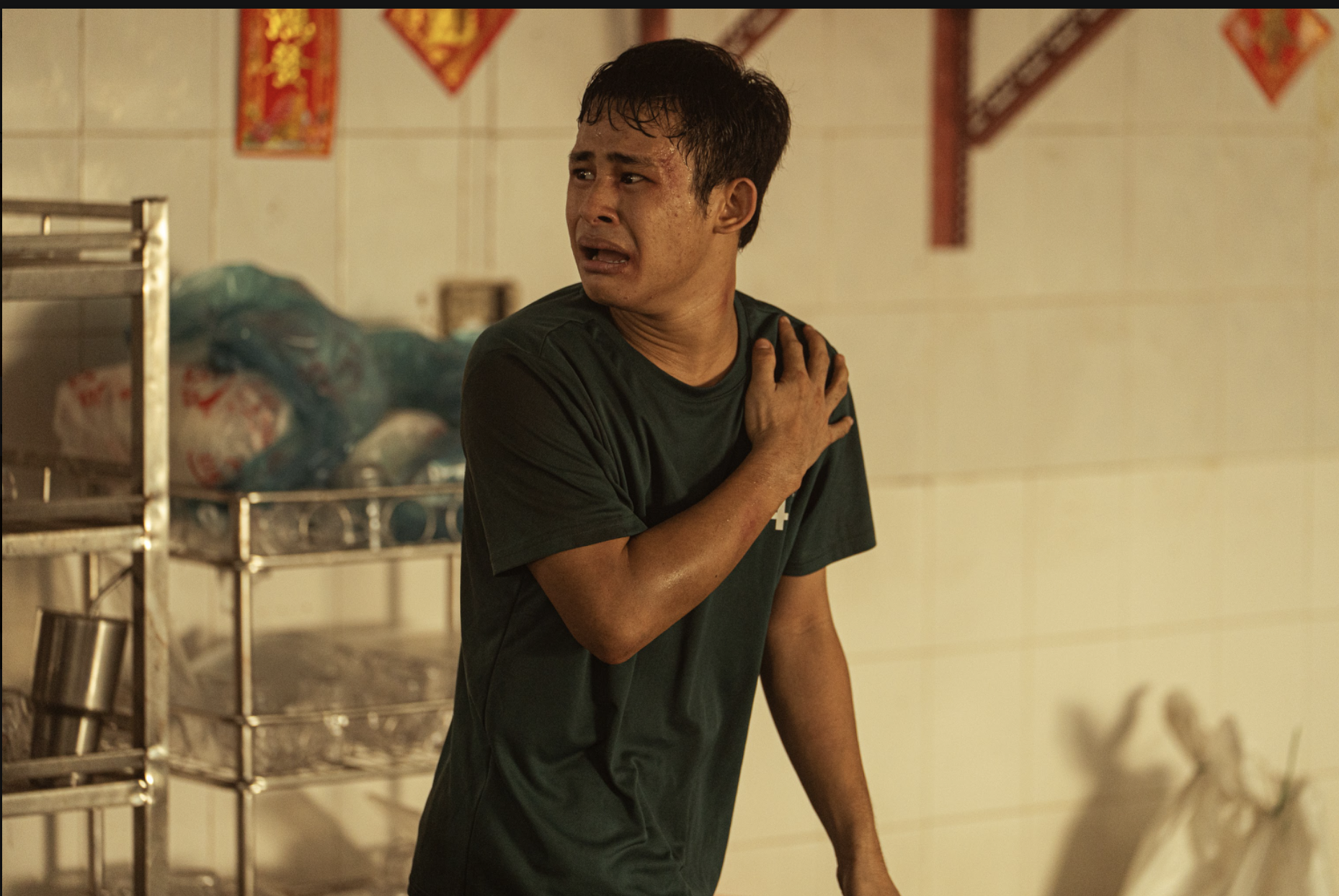 Chàng trai mắc bệnh Tics thi &amp;apos;Tân binh toàn năng&amp;apos; khiến khán giả rơi nước mắt ở &amp;apos;Trại buôn người&amp;apos; là ai?