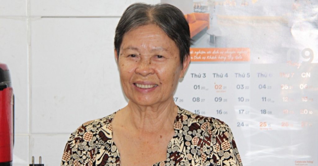 Cụ bà ở TPHCM nhặt ve chai về nhà, phát hiện 15 nhẫn vàng, nhiều dây chuyền