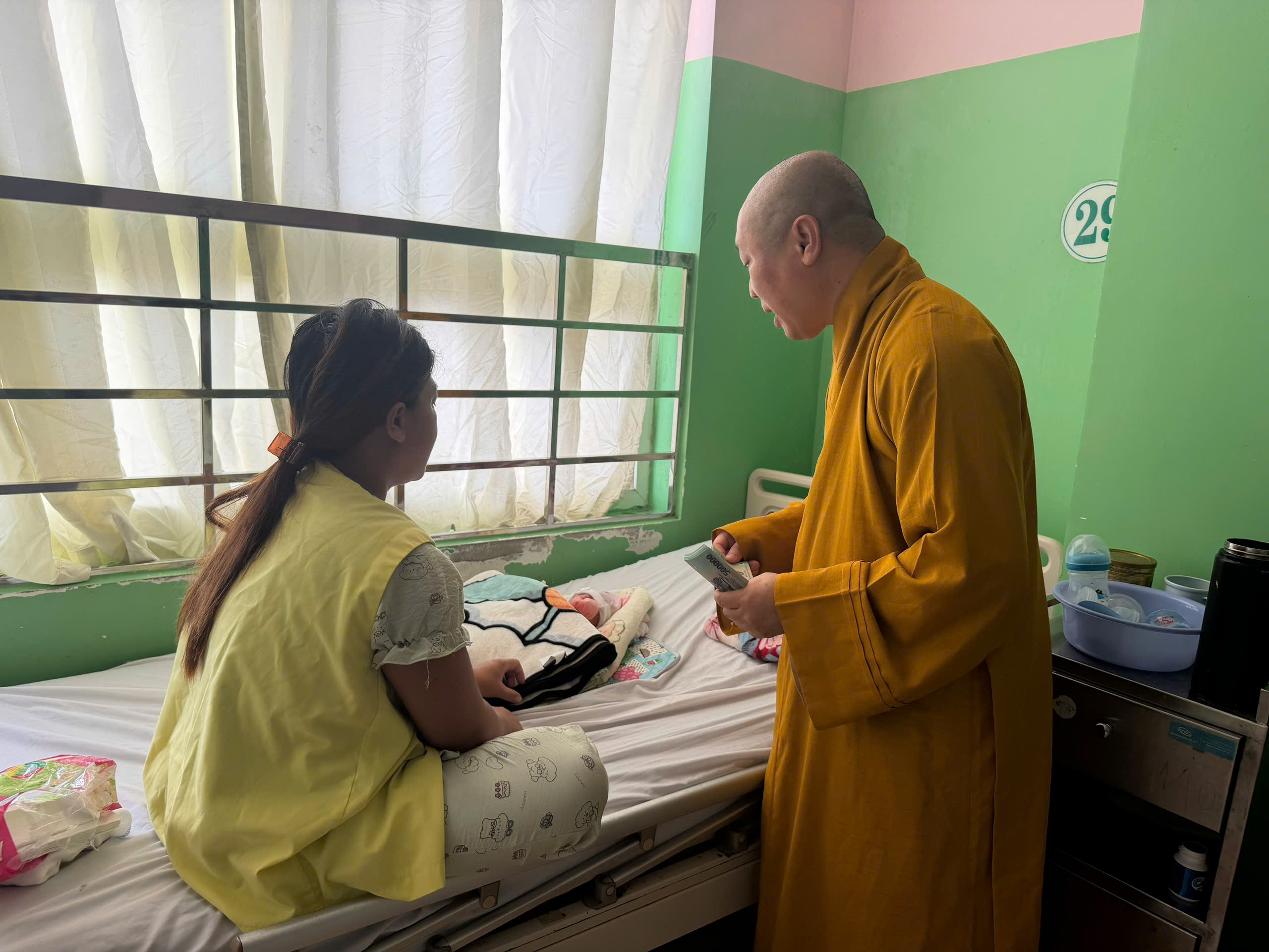 KHI HƠI THỞ CÒN NGUYÊN VẸN, HÃY THƯƠNG NHAU KHI CÒN CÓ THỂ