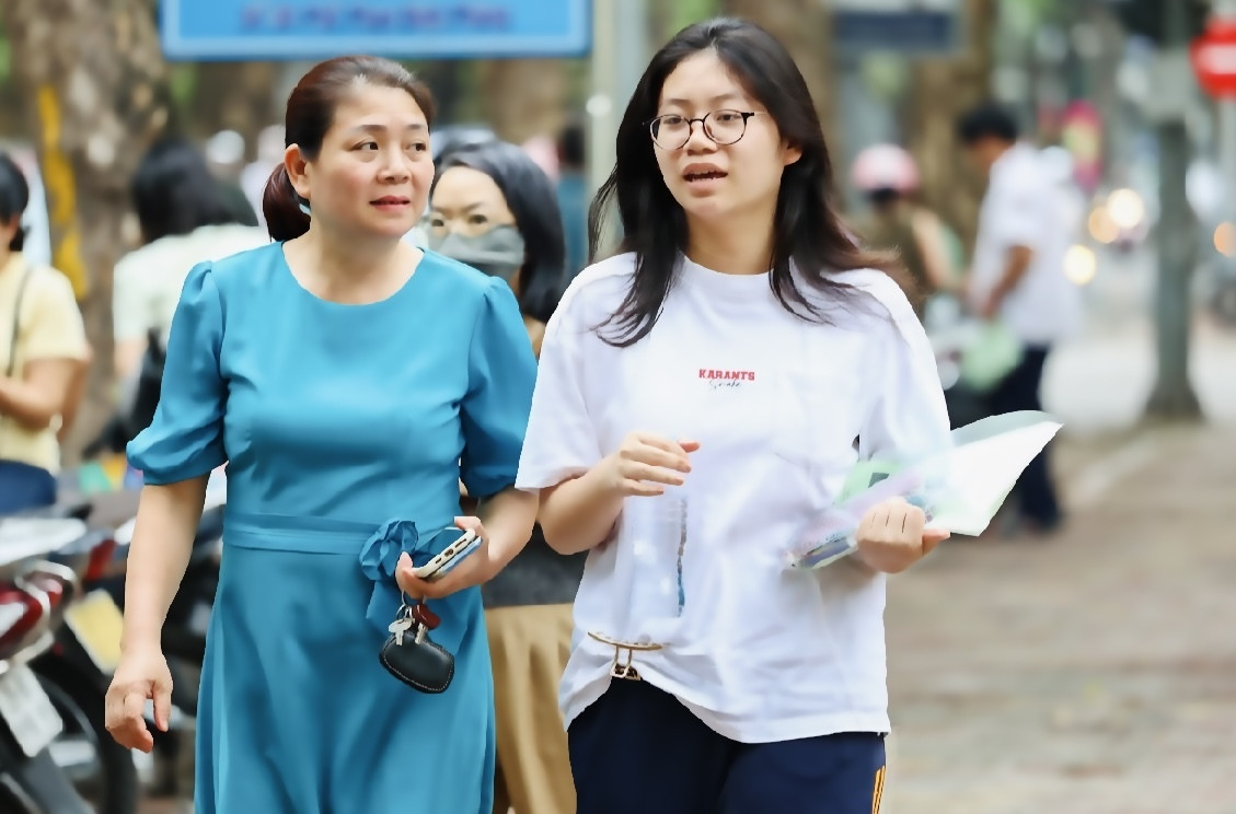 Đổ hàng chục triệu vào IELTS, học sinh, phụ huynh lo &amp;apos;đổi luật&amp;apos; giữa chừng