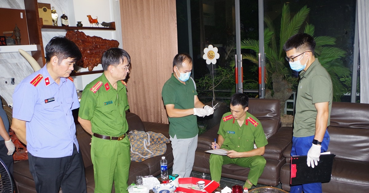 Hình ảnh công an khám xét khẩn cấp nơi ở giang hồ cộm cán &amp;apos;Đức Cộng&amp;apos; ở Ninh Bình