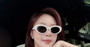 Hot girl tiếp viên hàng không 2 năm 2 con dáng vẫn nõn nà, cảnh chăm con ở nước ngoài khiến mẹ bỉm thấy thương