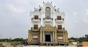 Lý do chủ nhà nhờ &amp;apos;thần đèn&amp;apos; dời biệt thự trăm tấn; đất sổ đỏ làm đường dân kiện đòi bồi thường