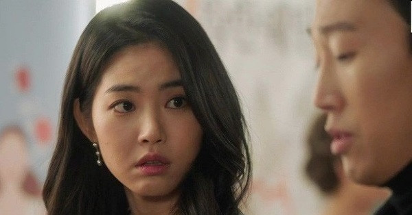 Món quà nhẫn kim cương đắt giá và lời chúc bất ngờ khiến người vợ trẻ ngỡ ngàng