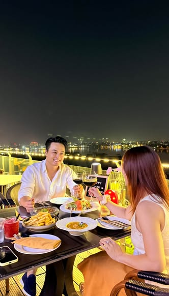 Nam thần phim VTV vừa kỷ niệm 25 năm bên vợ: Sống trong biệt thự 5 tầng, 3 mặt tiền giữa Hà Nội