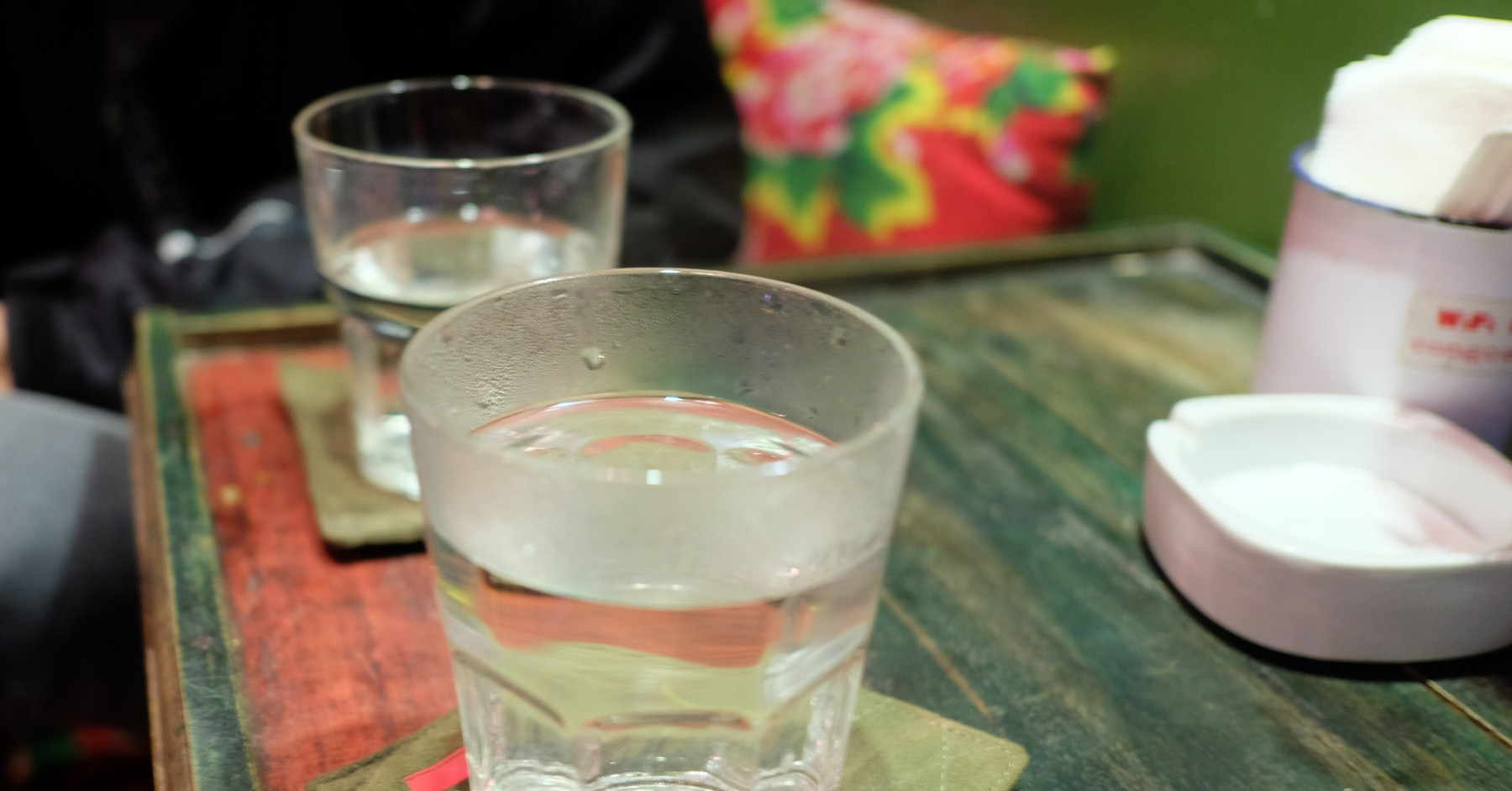 Nước đun sôi để nguội sau bao lâu thì không nên uống?