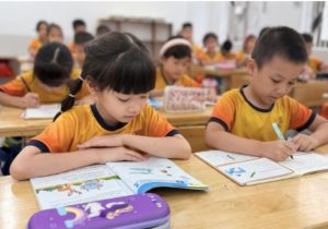 Phụ huynh học sinh lớp 1 than phiền, tối nào cũng &amp;apos;đánh vật&amp;apos; với con đến khuya