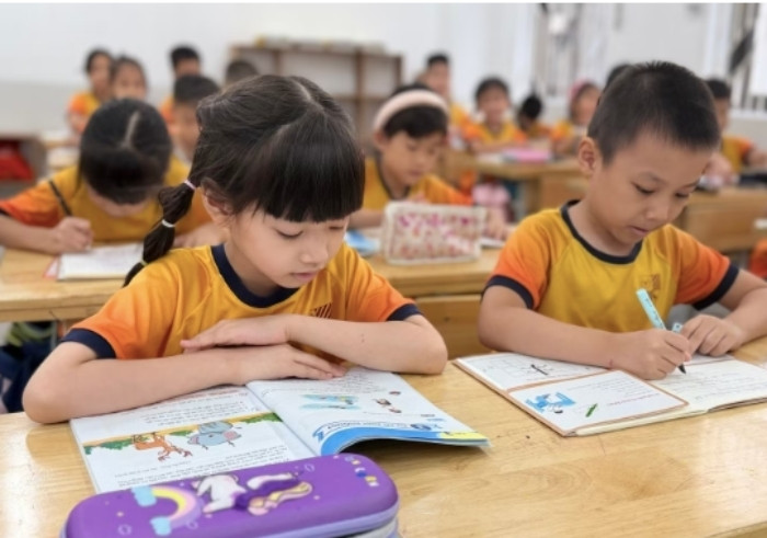 Phụ huynh học sinh lớp 1 than phiền, tối nào cũng &amp;apos;đánh vật&amp;apos; với con đến khuya