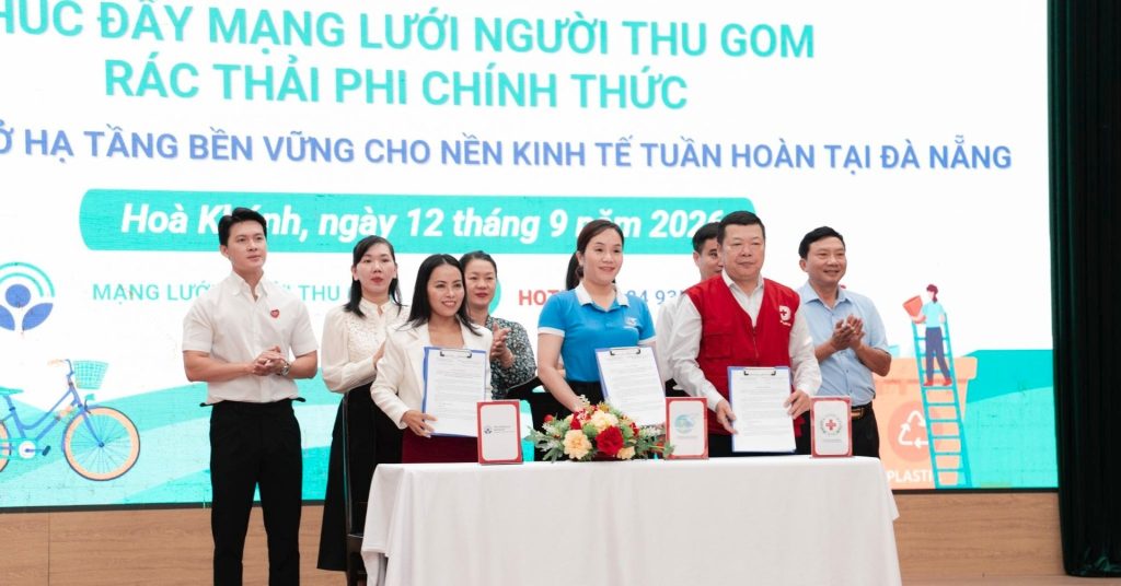 Tăng cường vai trò người thu gom trong hệ sinh thái tái chế