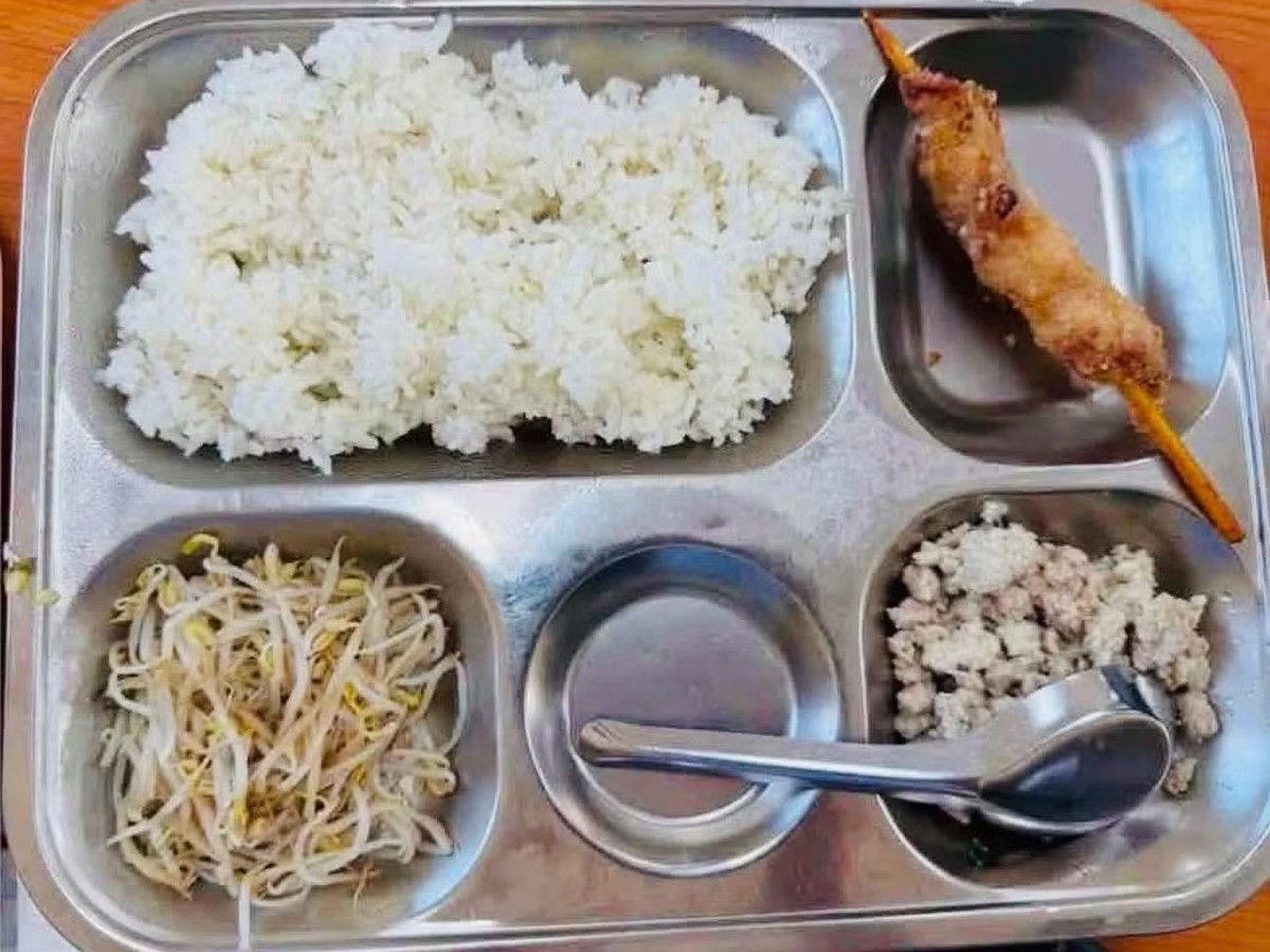 Thường trực Thành ủy Hà Nội yêu cầu kiểm tra loạt bất cập về suất ăn bán trú