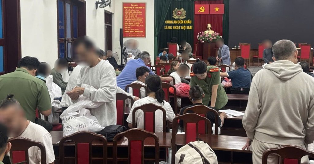 Tiếp nhận 110 công dân Việt Nam không được Hoa Kỳ cho cư trú về nước缩略图 Tiếp nhận 110 công dân Việt Nam không được Hoa Kỳ cho cư trú về nước