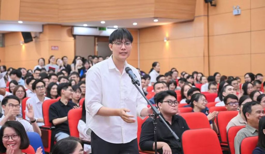 Từ cậu bé hay ốm đến thủ khoa bác sĩ nội trú chọn ngành Sản phụ khoa