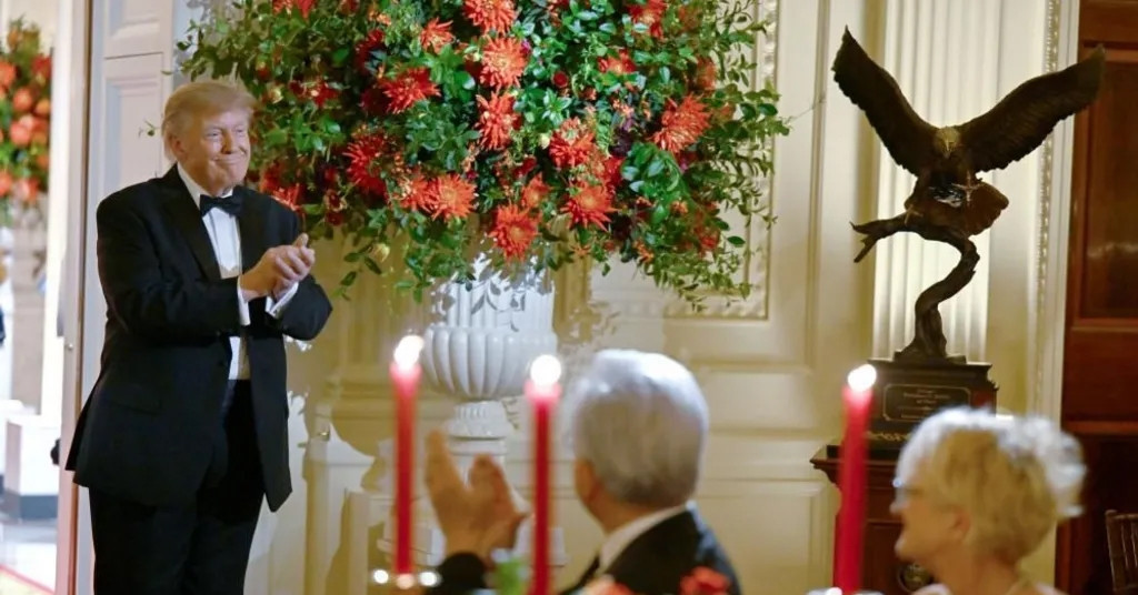Vì sao ông Trump tặng tượng đại bàng đầu trắng cho Chủ tịch Trung Quốc?