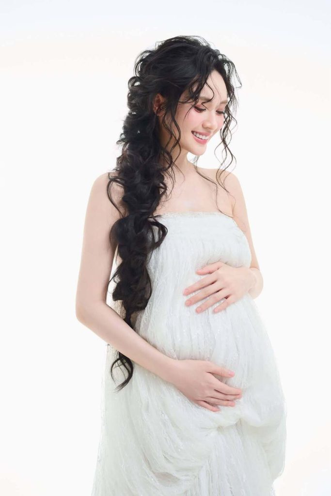Vũ Thúy Quỳnh lần đầu chủ động khoe bụng bầu, hé lộ bước chuyển mới sau thời gian giữ kín chuyện riêng tư