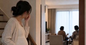 Vừa đậu thai sau 5 năm mang danh gái độc không con , tôi hóa điên khi nghe lén cuộc trò chuyện của mẹ chồng