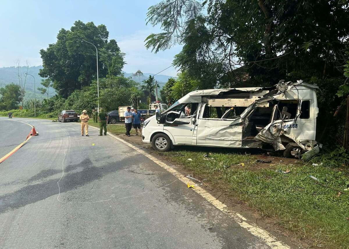 Xe đầu kéo tông ô tô khách ở Phú Thọ, 3 người thương vong