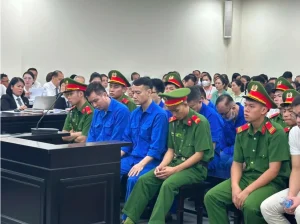 Xét xử nhóm sản xuất 187.000 hộp sữa giả, hối lộ và &amp;apos;chạy án&amp;apos;